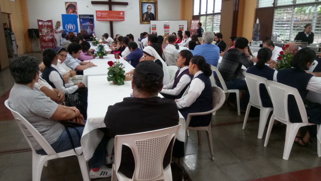 dia refugiado compartiendo mesa 19 1024x768