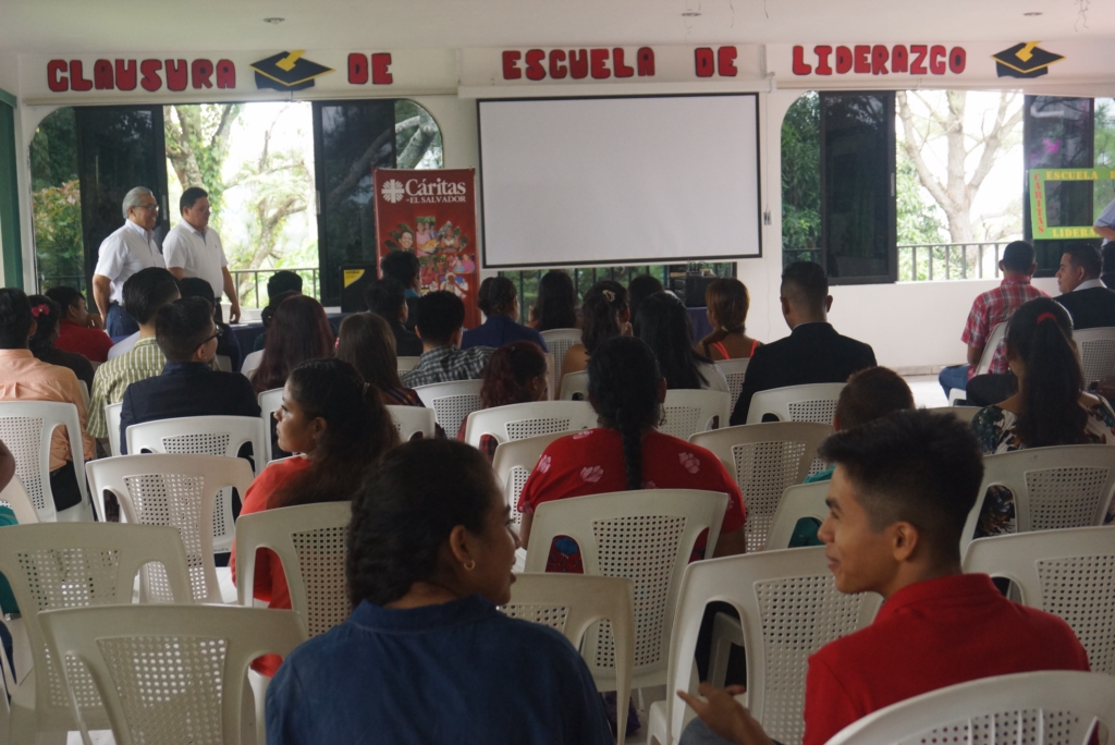 gradución escuela de liderazgo jovenes con proposito 37
