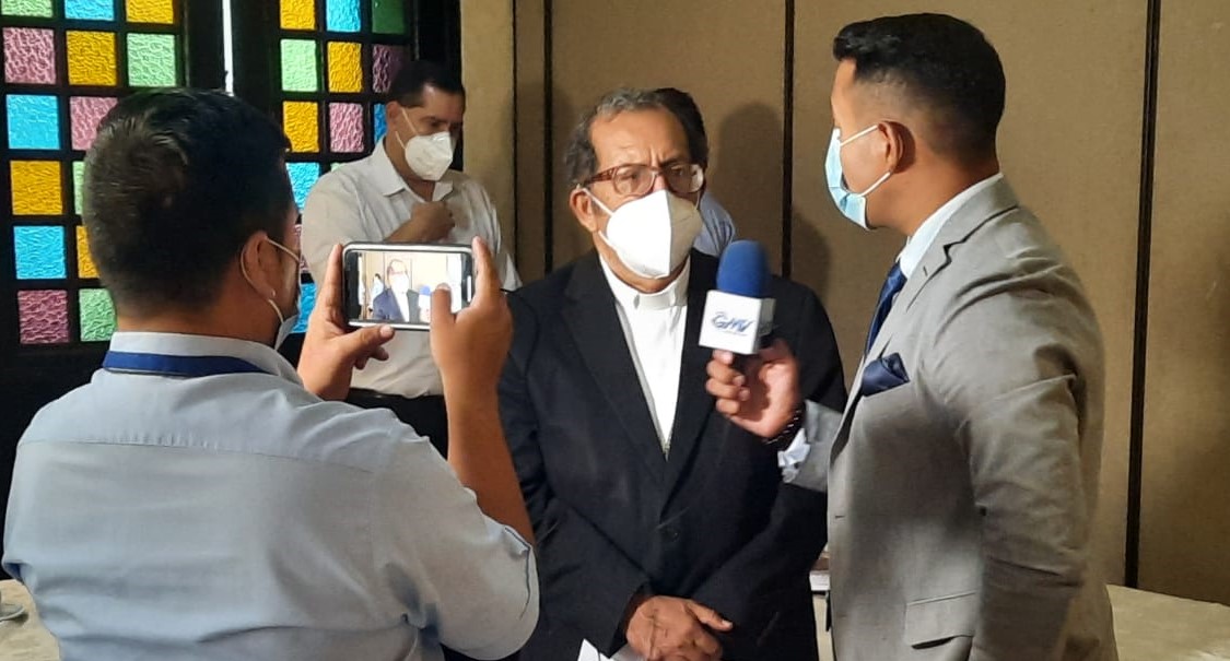 Monseñor Bolaños entrevistado recortada