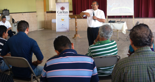 Mons. Bolaños en conversatorio